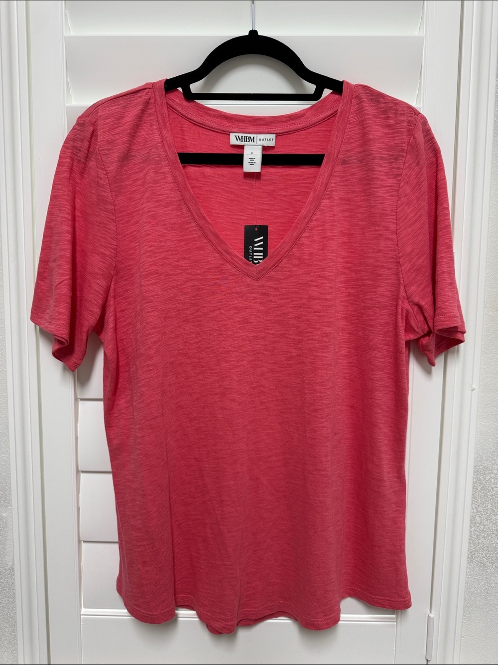White House Black Market Coral Coral V‑Neck Short Sleeve Tee